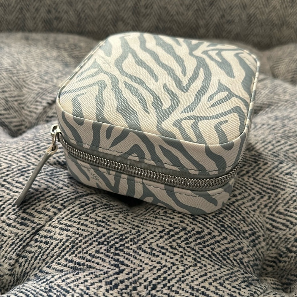 Super cute travel jewelry case - Picture 2 of 4